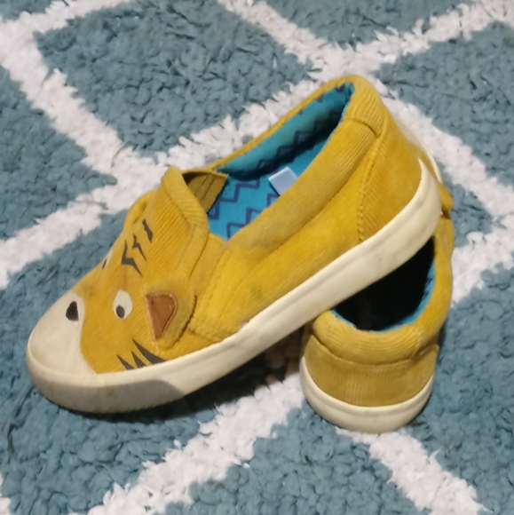 Daniel tiger 🐯 shoes toddlers sz9 - Picture 1 of 7